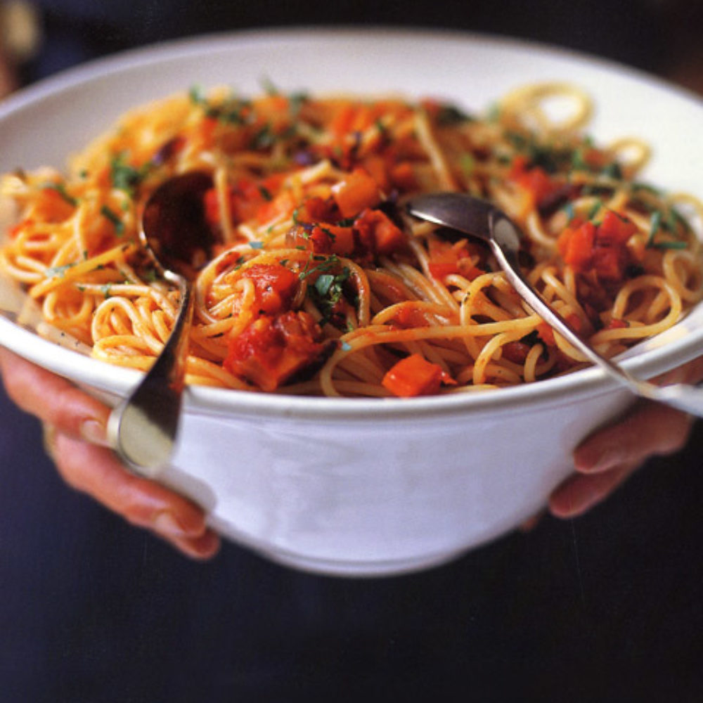 Read more about the article Spaghetti with chunky tomato, olive and chilli sauce