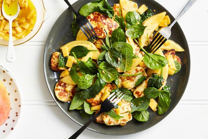 Read more about the article Mango and Halloumi Salad