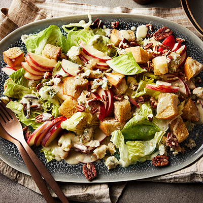 Read more about the article Apple, pecan and blue cheese salad